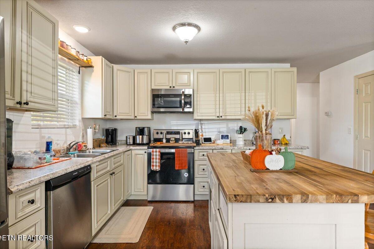 236 Sandy Hill Road La Follette, TN 37766 - Photo 6 of 16 Kitchen