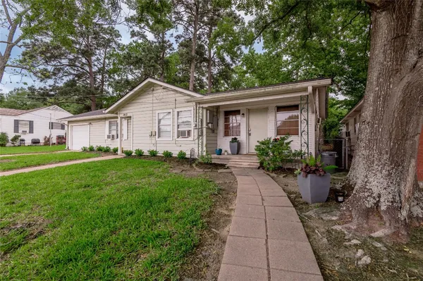 $799 | 1412 22nd Street, Unit B, Huntsville, TX 77340