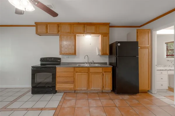 $799 | 1412 22nd Street, Unit B, Huntsville, TX 77340