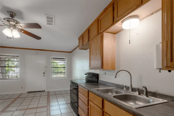 $799 | 1412 22nd Street, Unit B, Huntsville, TX 77340