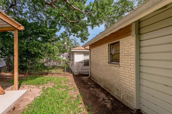$799 | 1412 22nd Street, Unit B, Huntsville, TX 77340