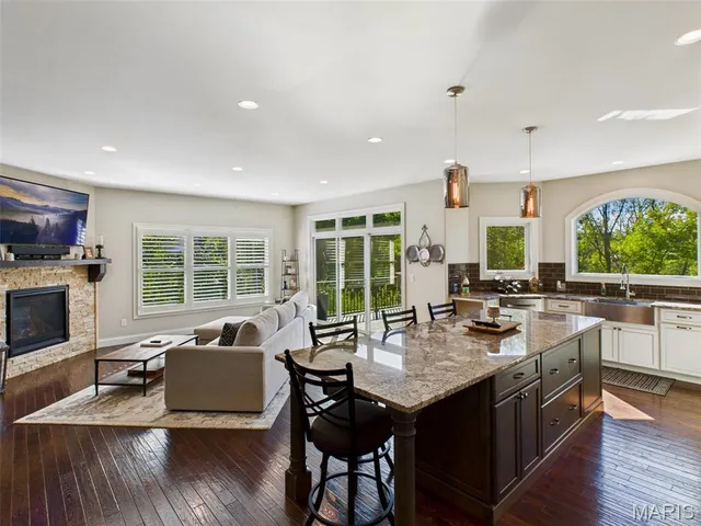 $1,400,000 | 13226 Cozy Hill Drive, St. Louis, MO 63122