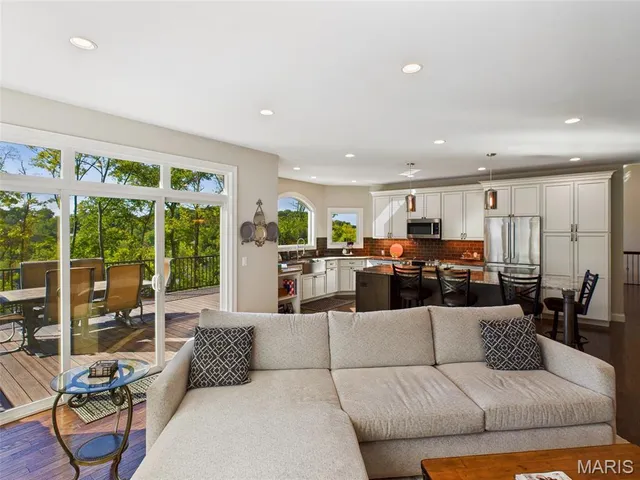 $1,400,000 | 13226 Cozy Hill Drive, St. Louis, MO 63122