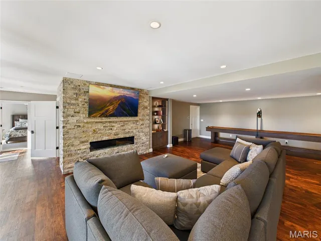 $1,400,000 | 13226 Cozy Hill Drive, St. Louis, MO 63122