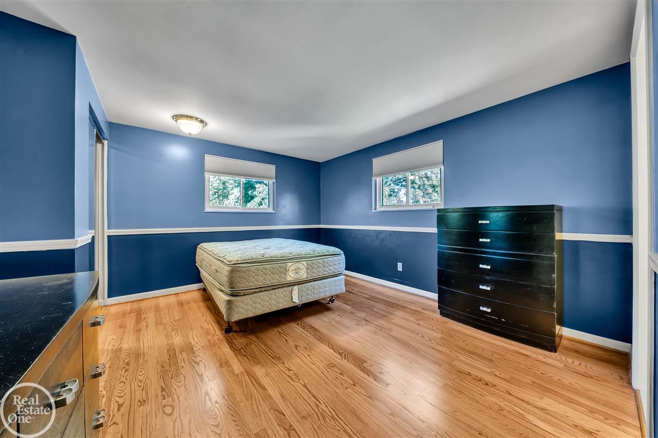 1110 Canterbury Road Grosse Pointe, MI 48236 - Photo 20 of 39 50026151-19.JPG