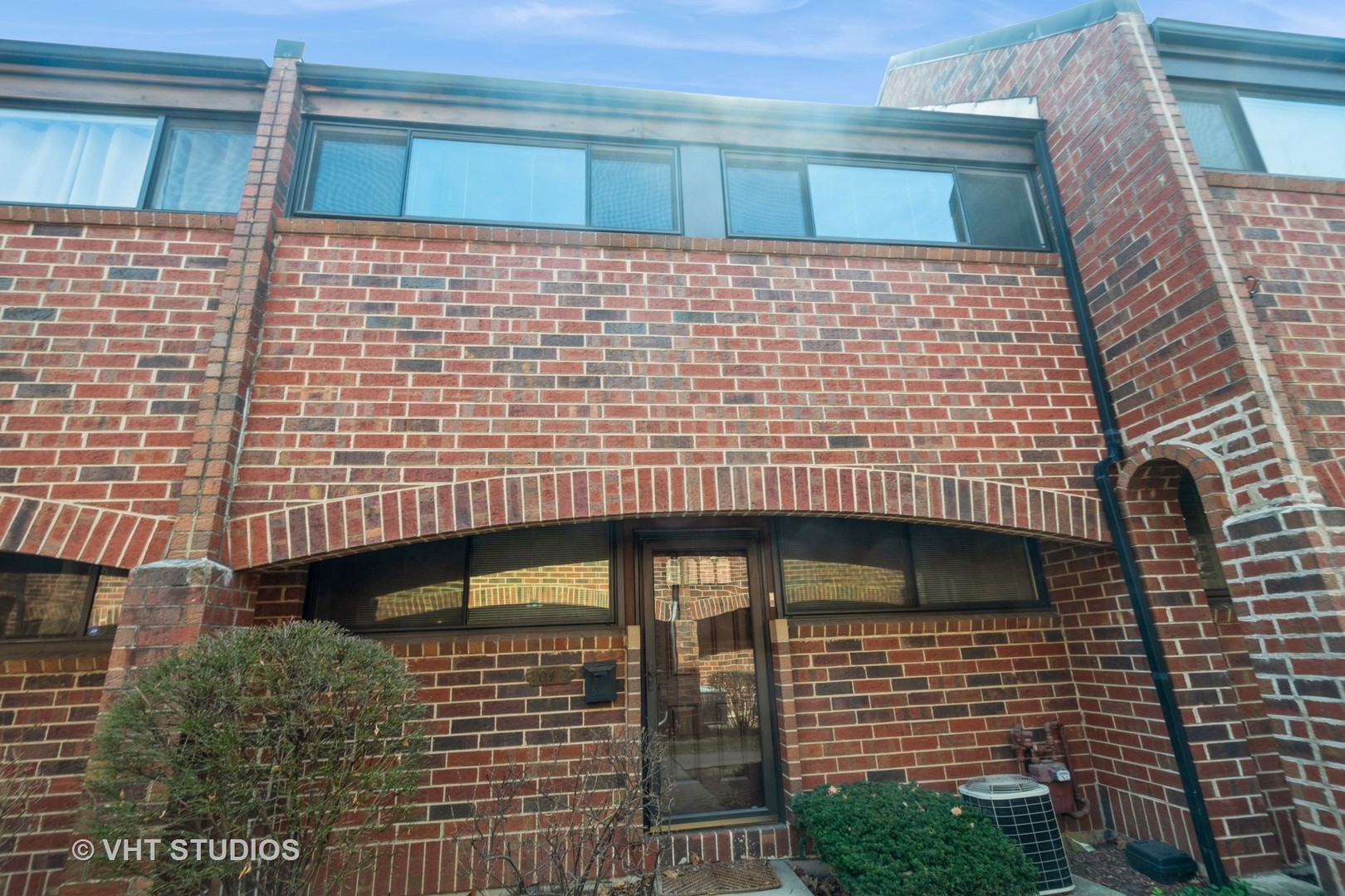 904 South May Street, Unit B Chicago, IL 60607 - Photo 1 of 16 Gallery Image 1