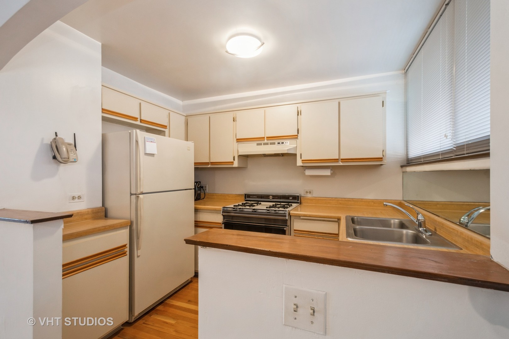 904 South May Street, Unit B Chicago, IL 60607 - Photo 5 of 16 Gallery Image 5