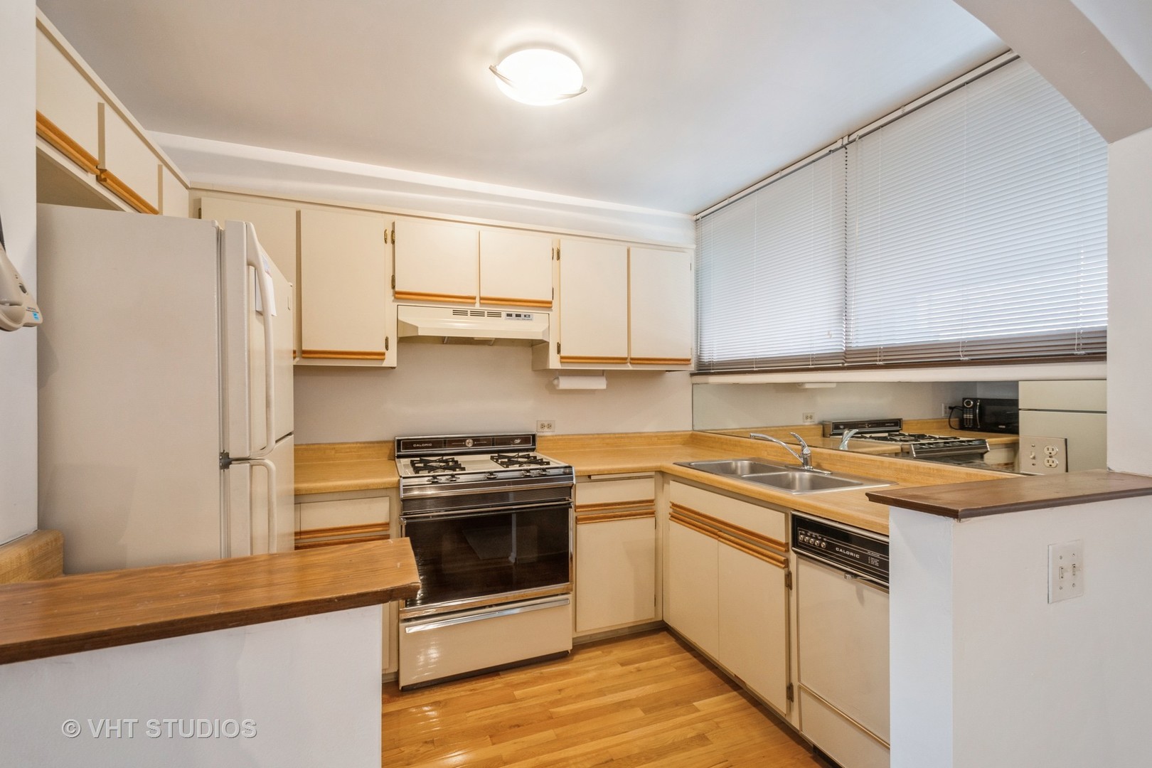 904 South May Street, Unit B Chicago, IL 60607 - Photo 6 of 16 Gallery Image 6