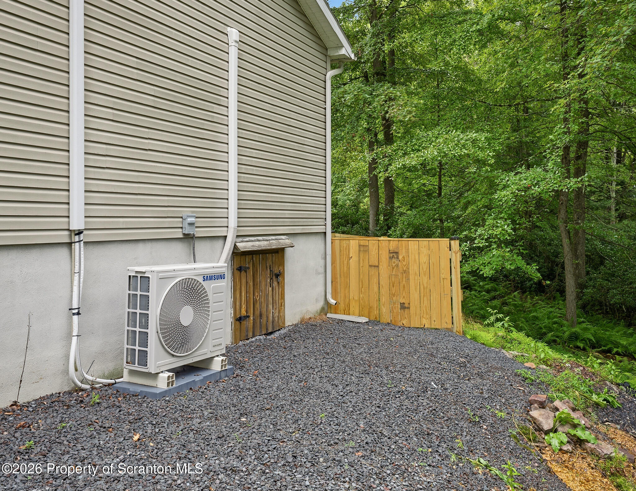 57 Hopi Road Jim Thorpe, PA 18229 - Photo 9 of 30 03-HomeView_Media-57_Hopi_Rd
