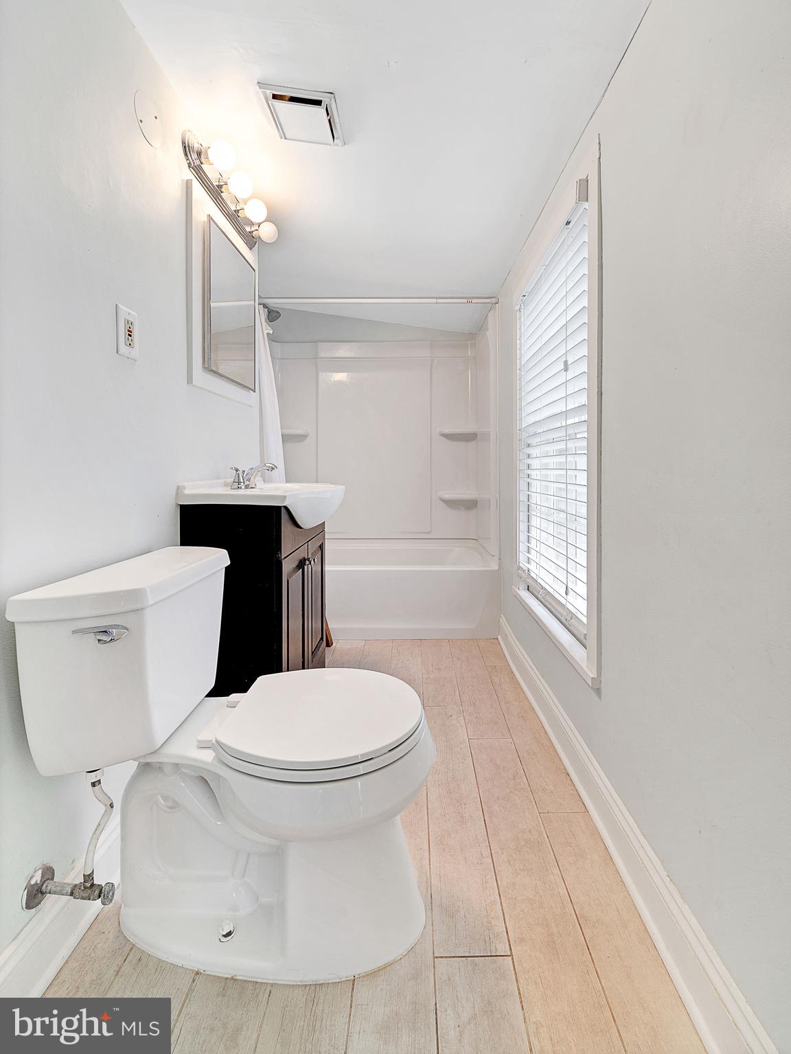 22 Pine Lane Newtown, PA 18940 - Photo 40 of 67 Full Bathroom 2