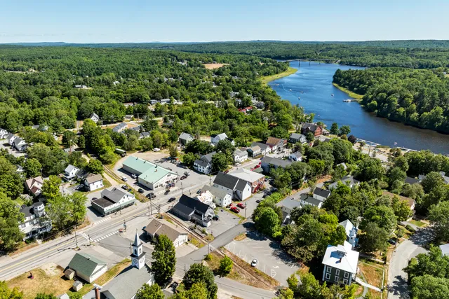$625,000 | 64 Main Street, Richmond, ME 04357