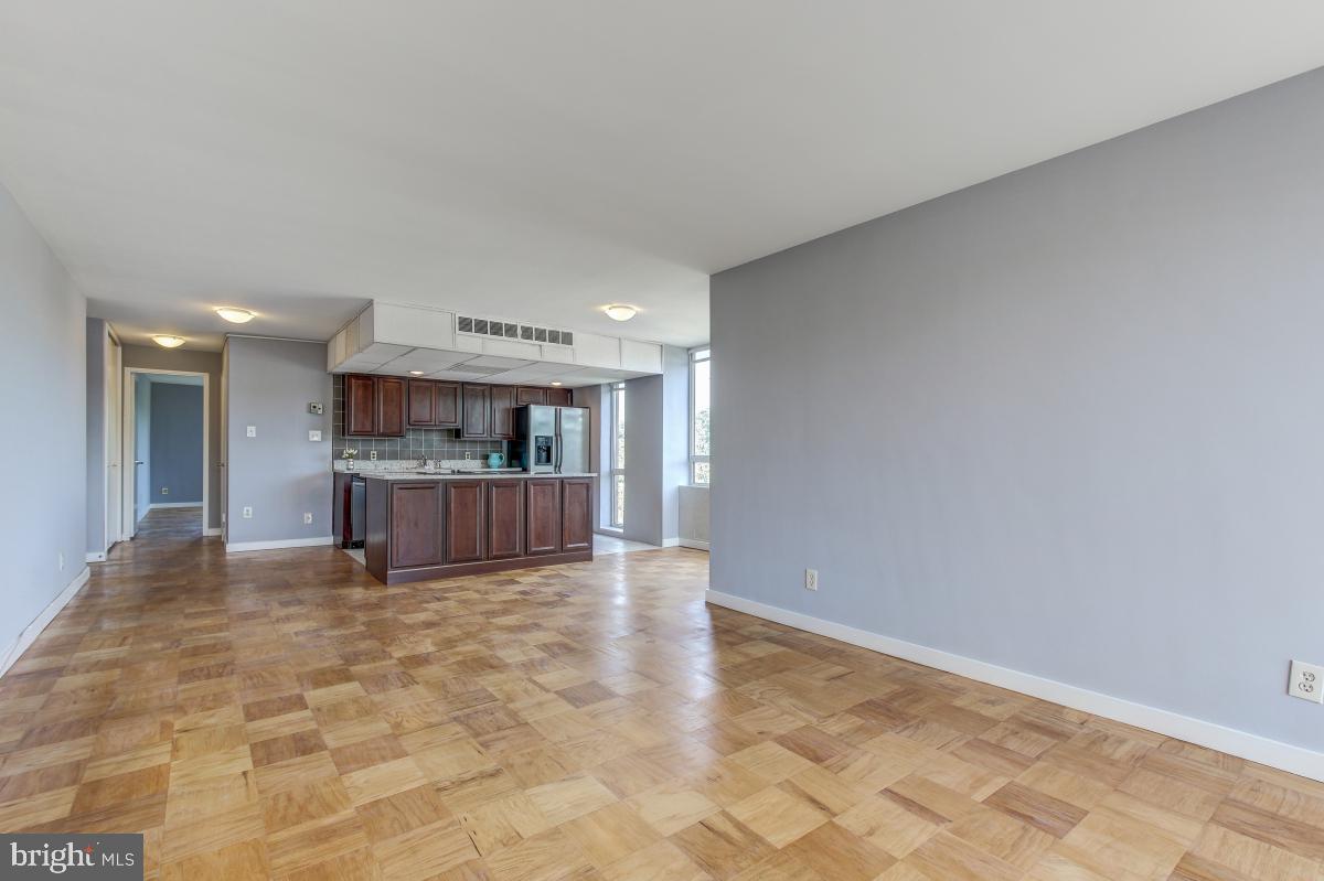 11400 Washington Plaza West, Unit 804 Reston, VA 20190 - Photo 12 of 32 Fresh paint throughout