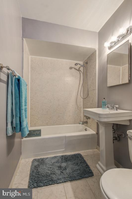 11400 Washington Plaza West, Unit 804 Reston, VA 20190 - Photo 20 of 32 Updated pedestal sink