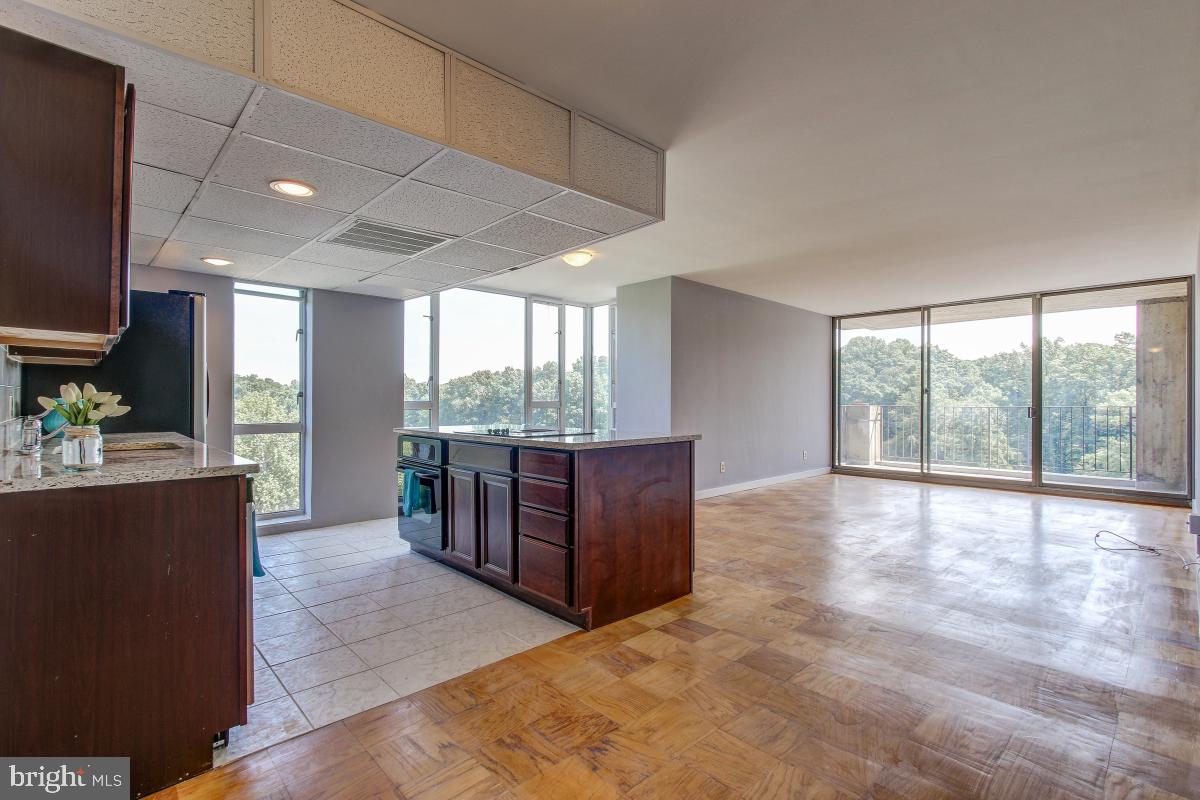 11400 Washington Plaza West, Unit 804 Reston, VA 20190 - Photo 3 of 32 Gorgeous open layout in this wonderful property