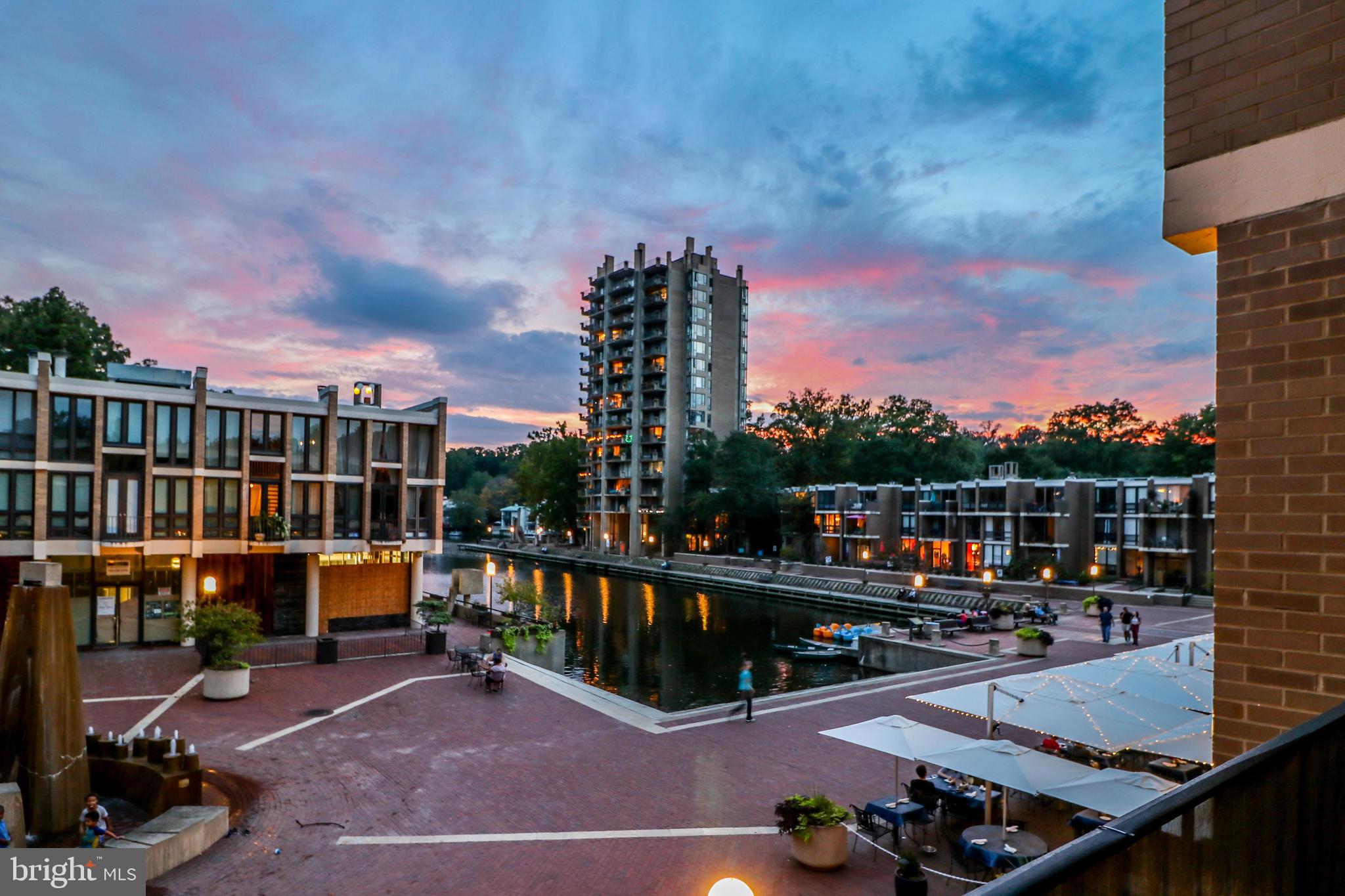 11400 Washington Plaza West, Unit 804 Reston, VA 20190 - Photo 31 of 32 Twilight view