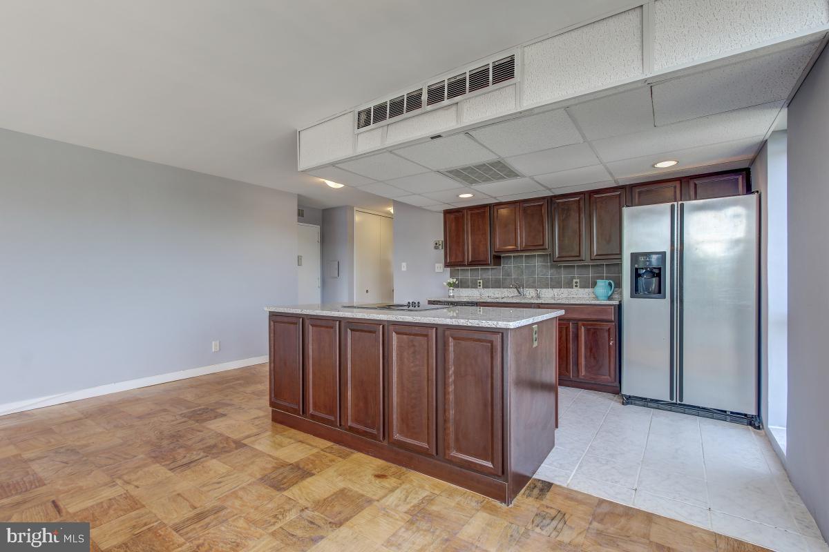11400 Washington Plaza West, Unit 804 Reston, VA 20190 - Photo 8 of 32 Refrigerator with ice and water in door
