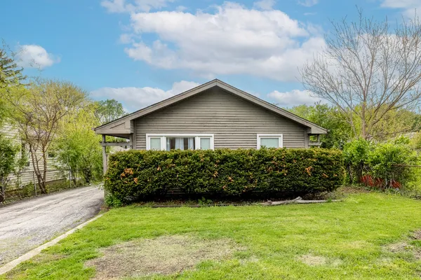 $2,700 | 3922 North Cass Avenue, Westmont, IL 60559