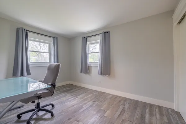 $2,700 | 3922 North Cass Avenue, Westmont, IL 60559