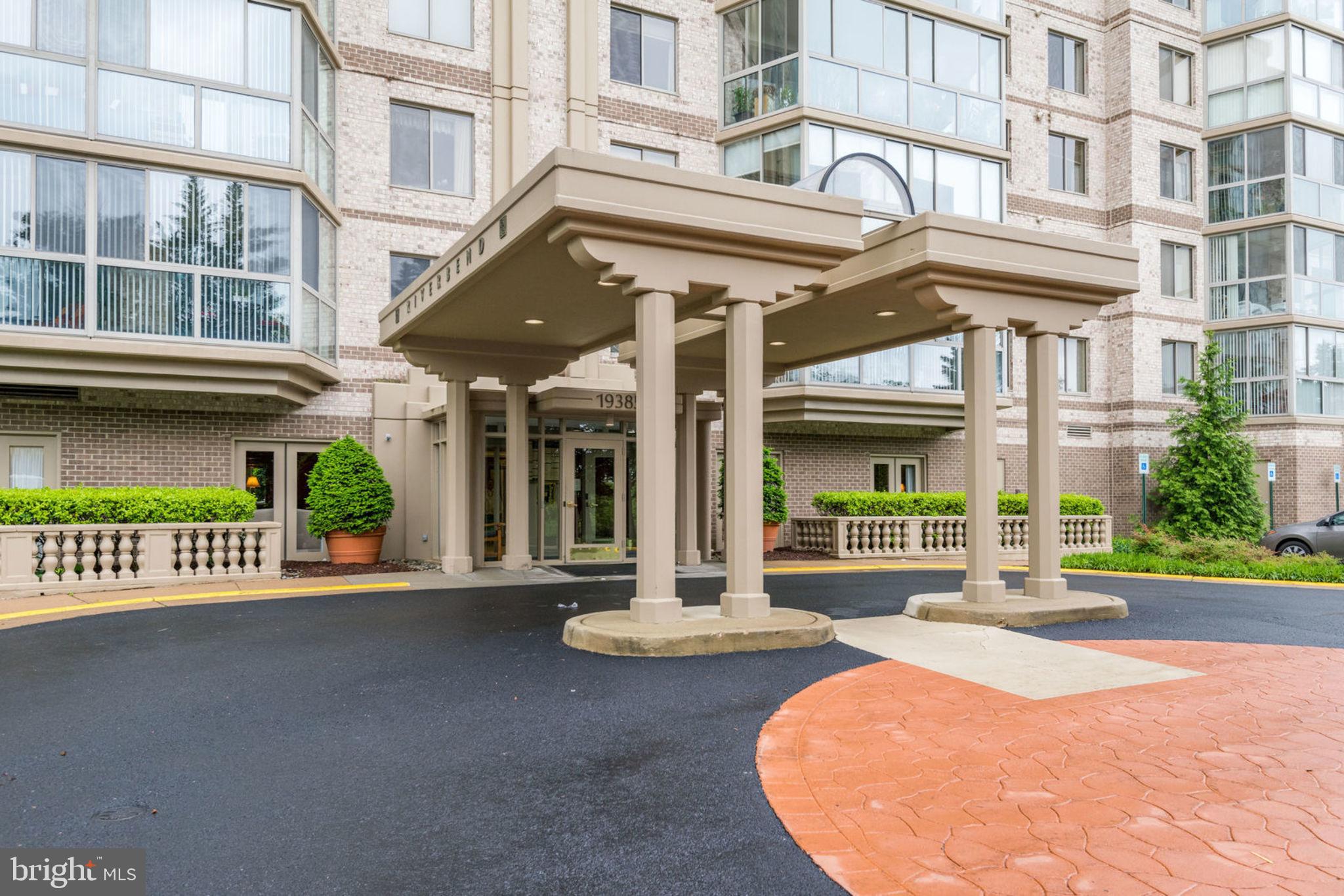 19385 Cypress Ridge Terrace, Unit 721 Leesburg, VA 20176 - Photo 25 of 26 Covered drop off area
