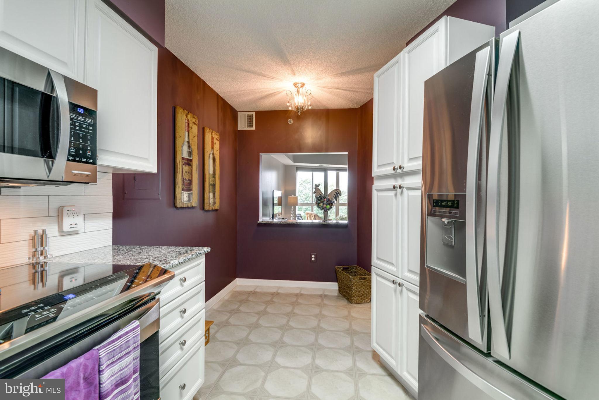19385 Cypress Ridge Terrace, Unit 721 Leesburg, VA 20176 - Photo 8 of 26 Eat-in kitchen