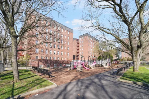 $149,999 | 2 Louisiana Avenue, Unit 4H, Bronxville, NY 10708