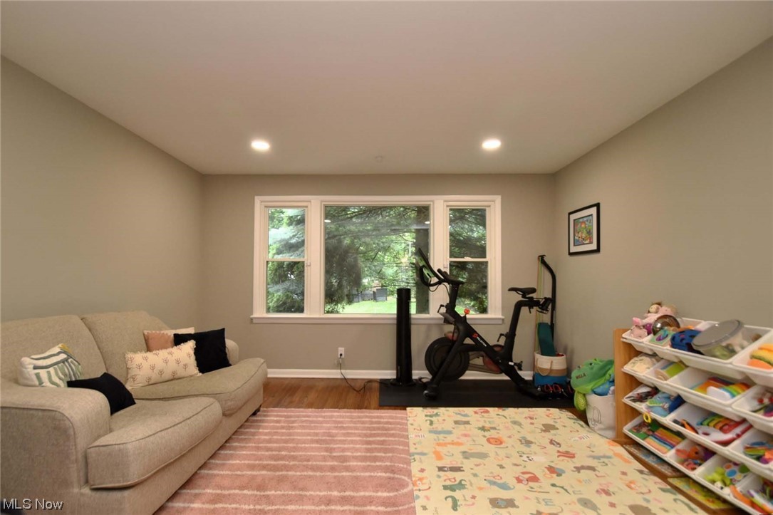2535 Charney Road Cleveland, OH 44118 - Photo 7 of 33