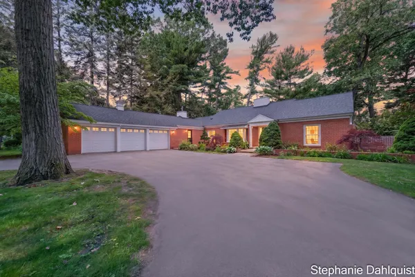 $1,099,000 | 480 East Circle Drive, North Muskegon, MI 49445