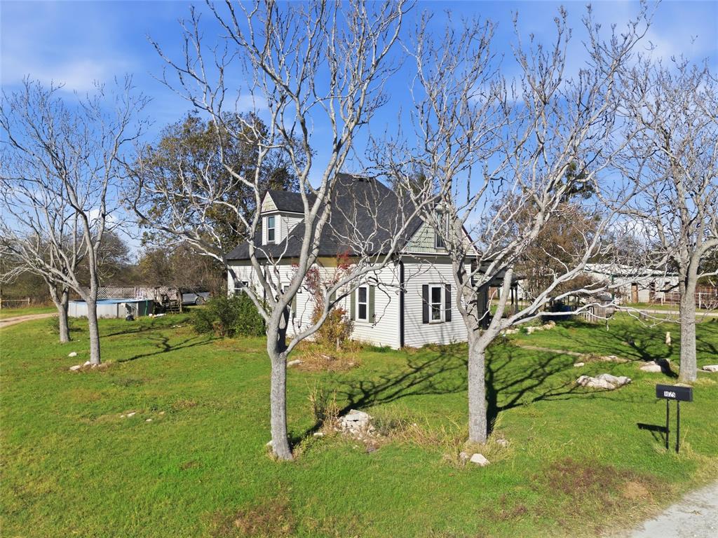 1025 Hcr 2421 Road Hillsboro, TX 76645 - Photo 32 of 36 front view of a house with a yard