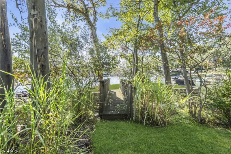 22 Ithanell Road Hopatcong, NJ 07843 - Photo 25 of 27 Gallery Image 25