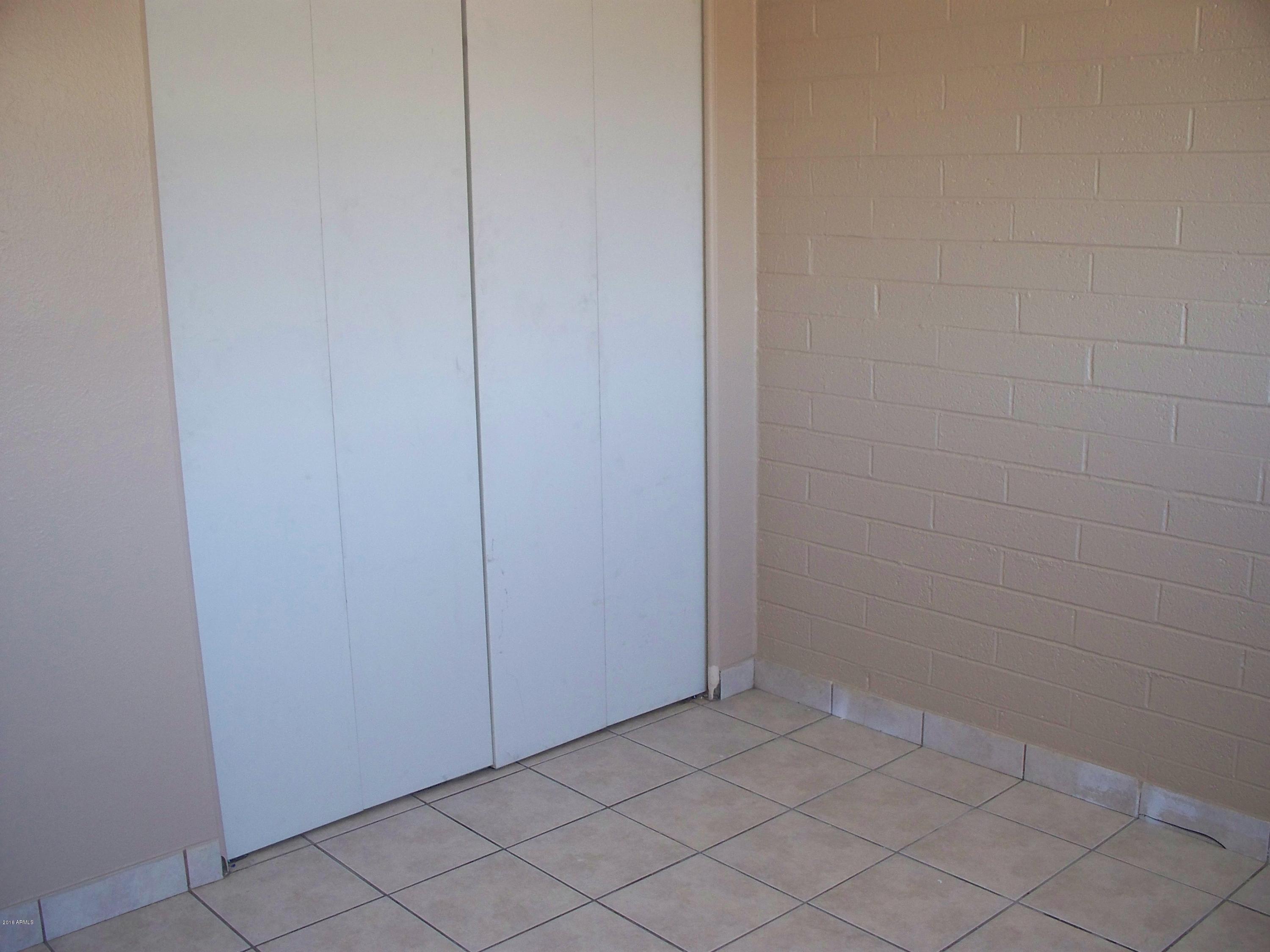 4214 West Cheery Lynn Road Phoenix, AZ 85019 - Photo 8 of 11 009