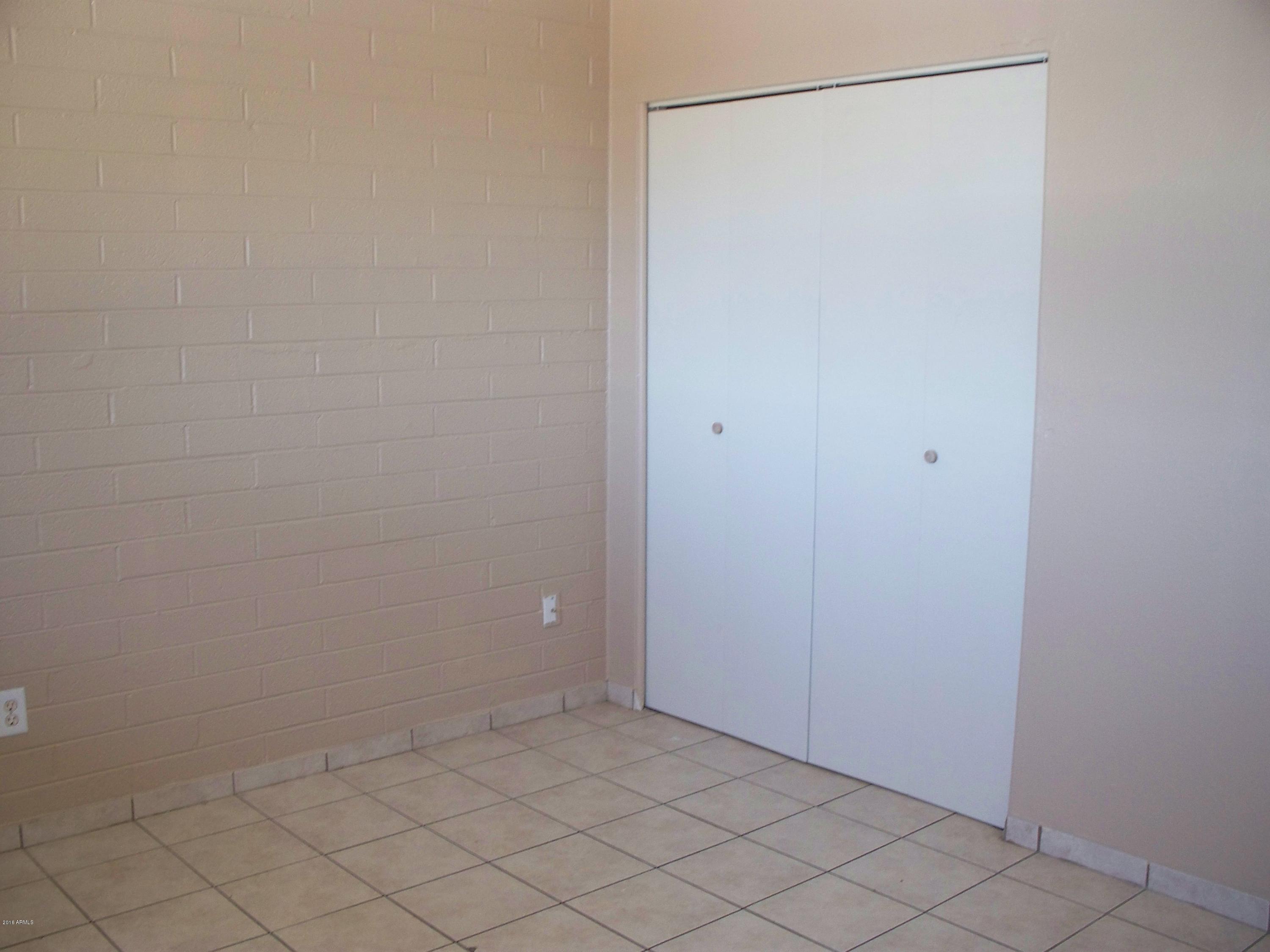 4214 West Cheery Lynn Road Phoenix, AZ 85019 - Photo 9 of 11 010