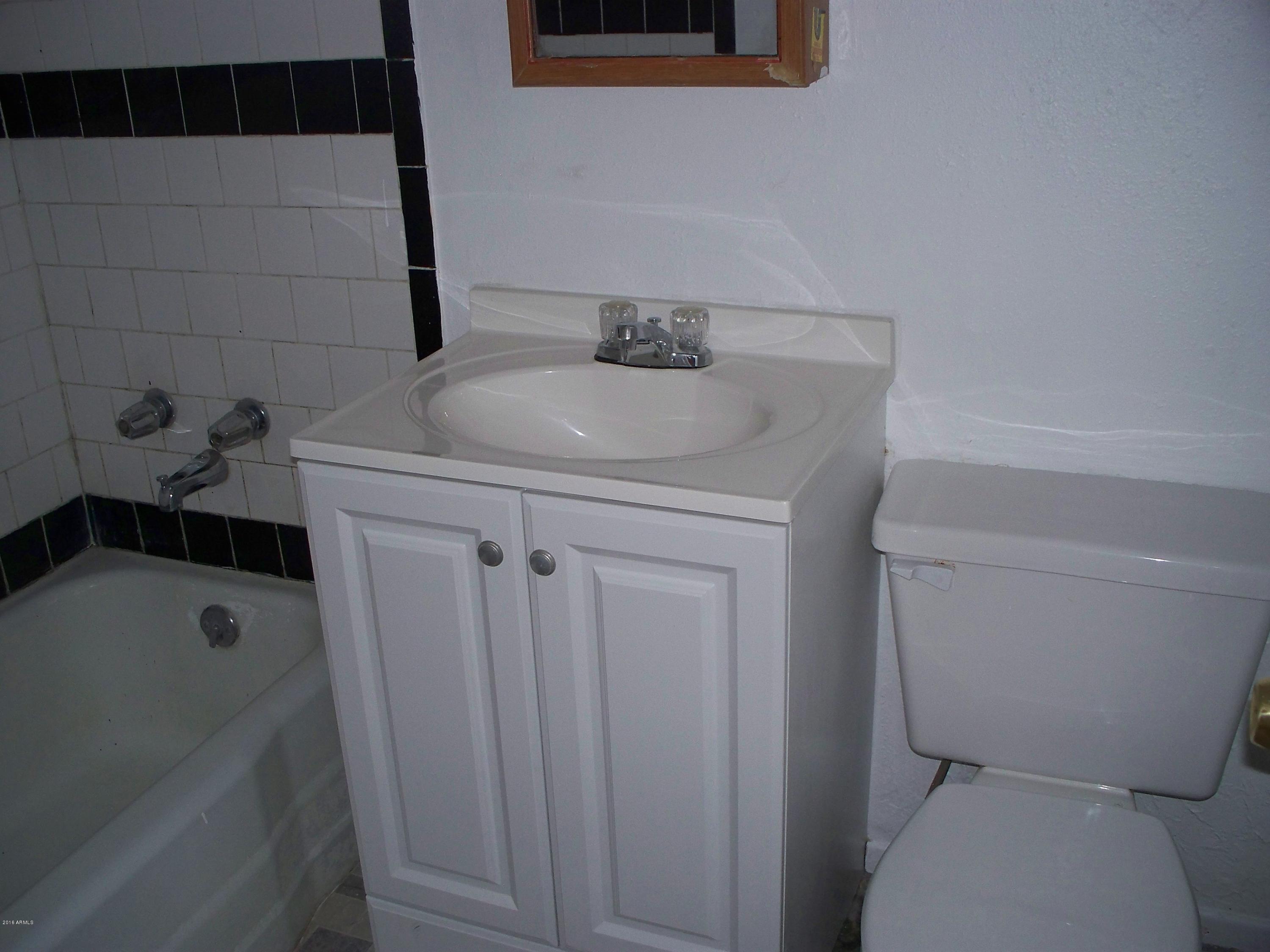 4214 West Cheery Lynn Road Phoenix, AZ 85019 - Photo 10 of 11 bathroom