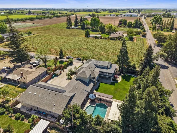 $1,600,000 | 17700 North Kennison Lane, Lodi, CA 95240