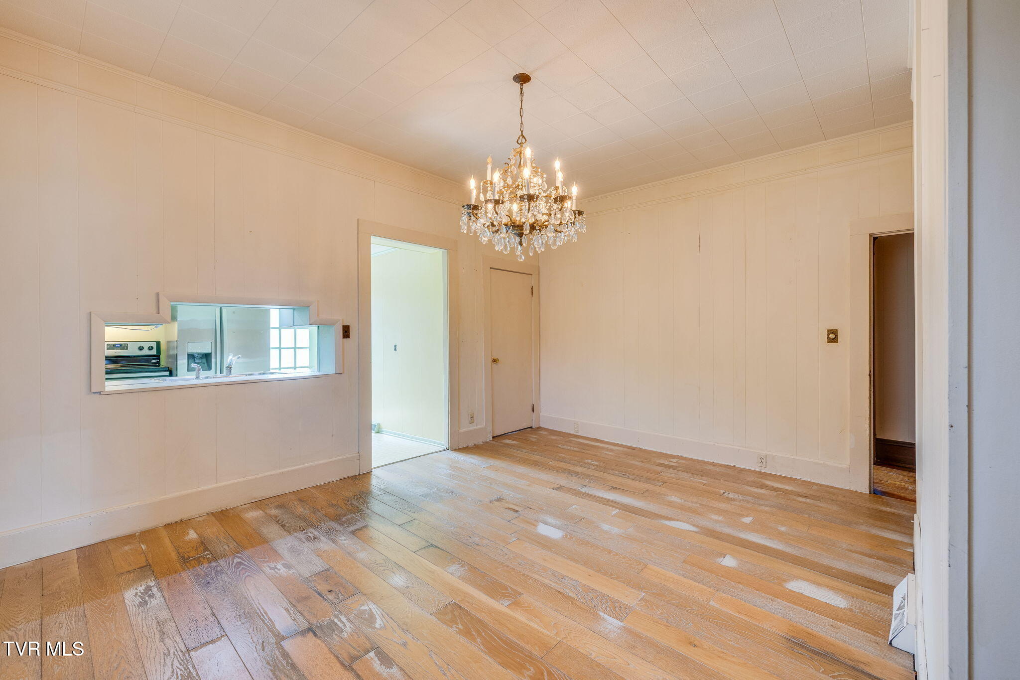 204 Clinchfield Avenue Erwin, TN 37650 - Photo 11 of 35 011