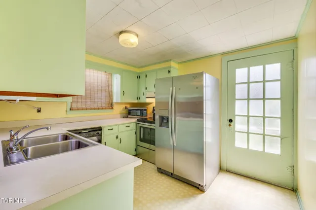 $279,000 | 204 Clinchfield Avenue, Erwin, TN 37650