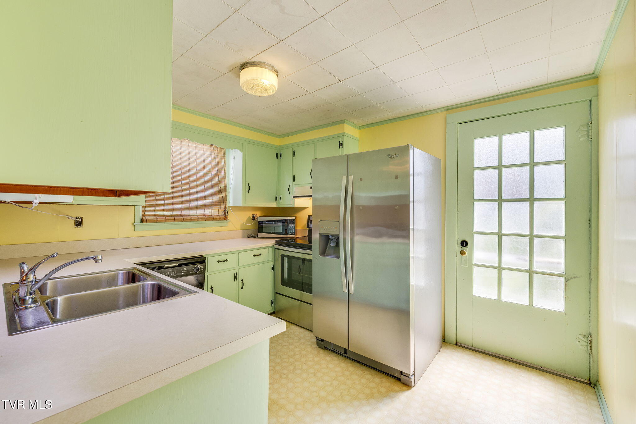 204 Clinchfield Avenue Erwin, TN 37650 - Photo 13 of 35 013