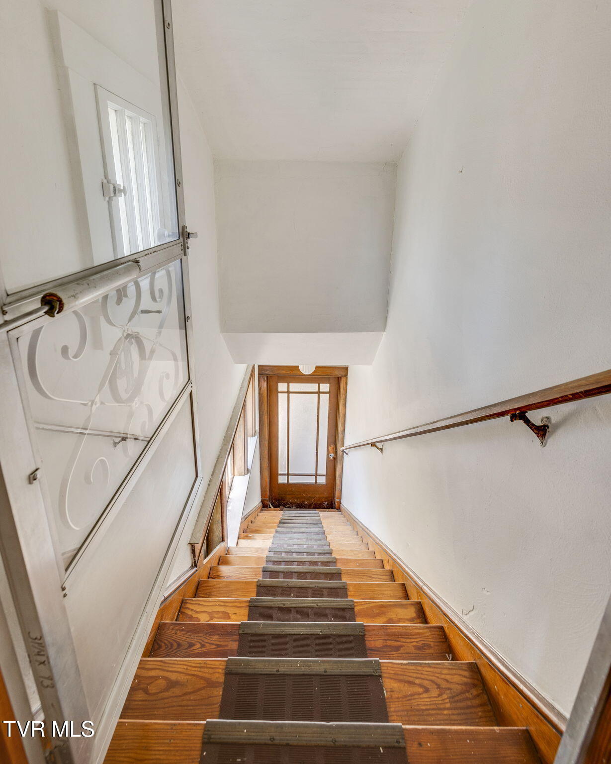 204 Clinchfield Avenue Erwin, TN 37650 - Photo 23 of 35 023