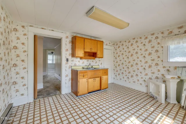 $279,000 | 204 Clinchfield Avenue, Erwin, TN 37650