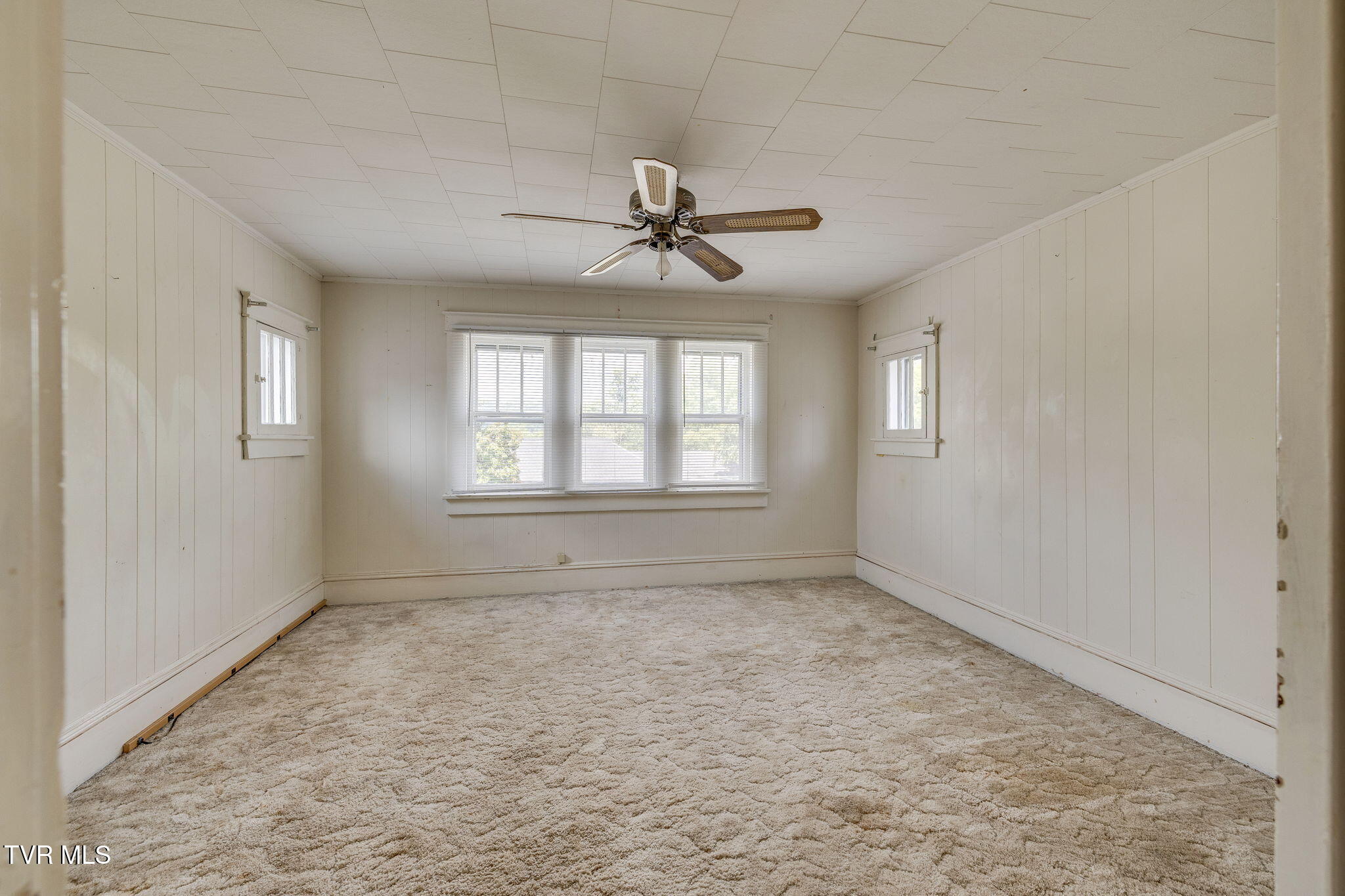 204 Clinchfield Avenue Erwin, TN 37650 - Photo 27 of 35 027