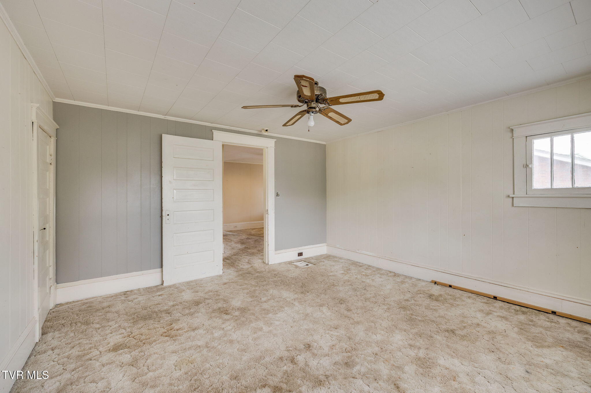 204 Clinchfield Avenue Erwin, TN 37650 - Photo 28 of 35 028