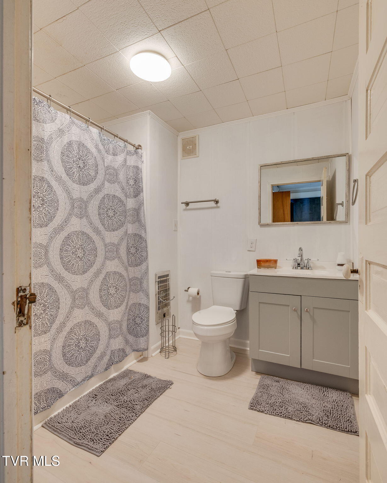 204 Clinchfield Avenue Erwin, TN 37650 - Photo 29 of 35 029