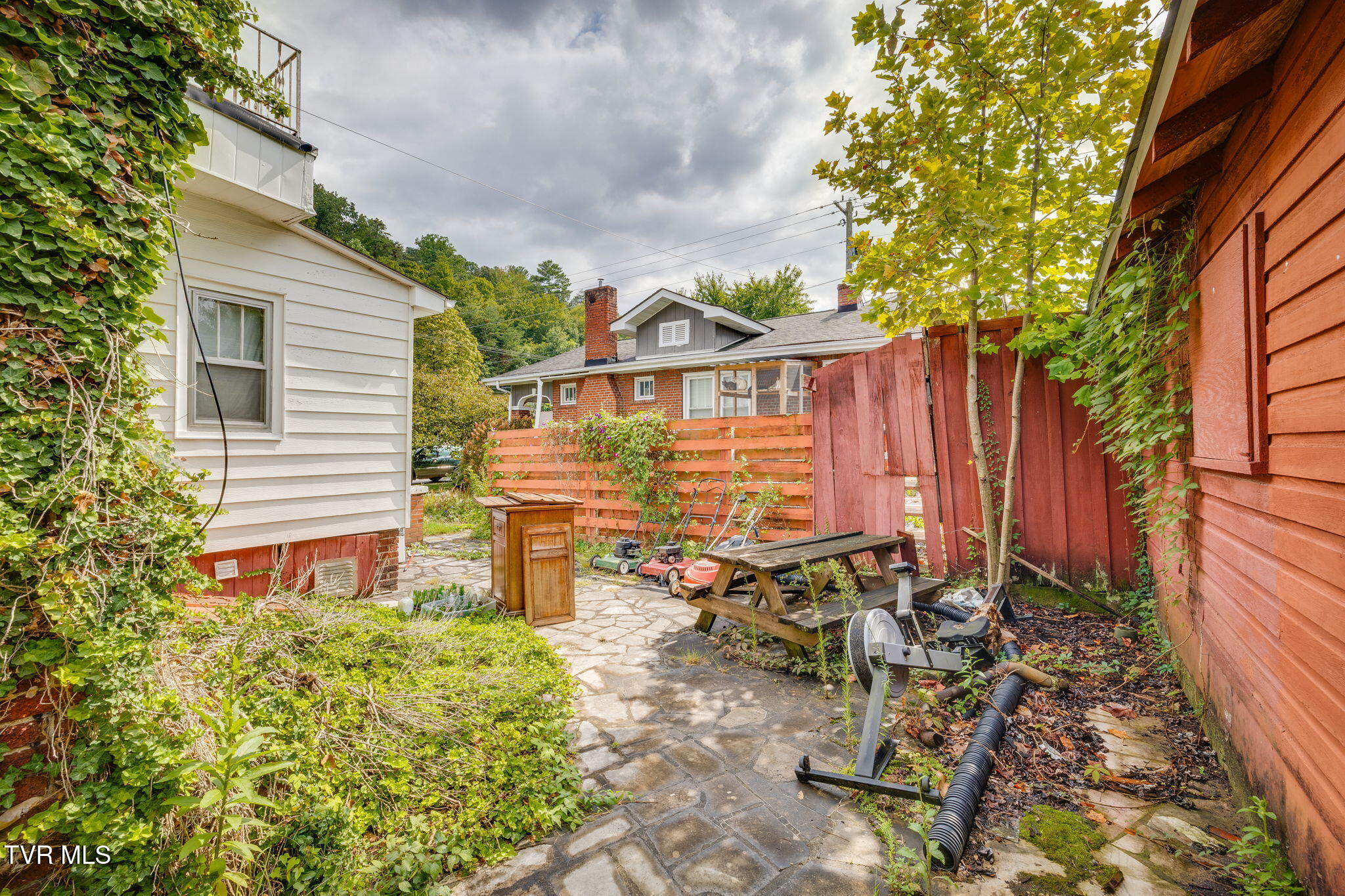 204 Clinchfield Avenue Erwin, TN 37650 - Photo 34 of 35 034