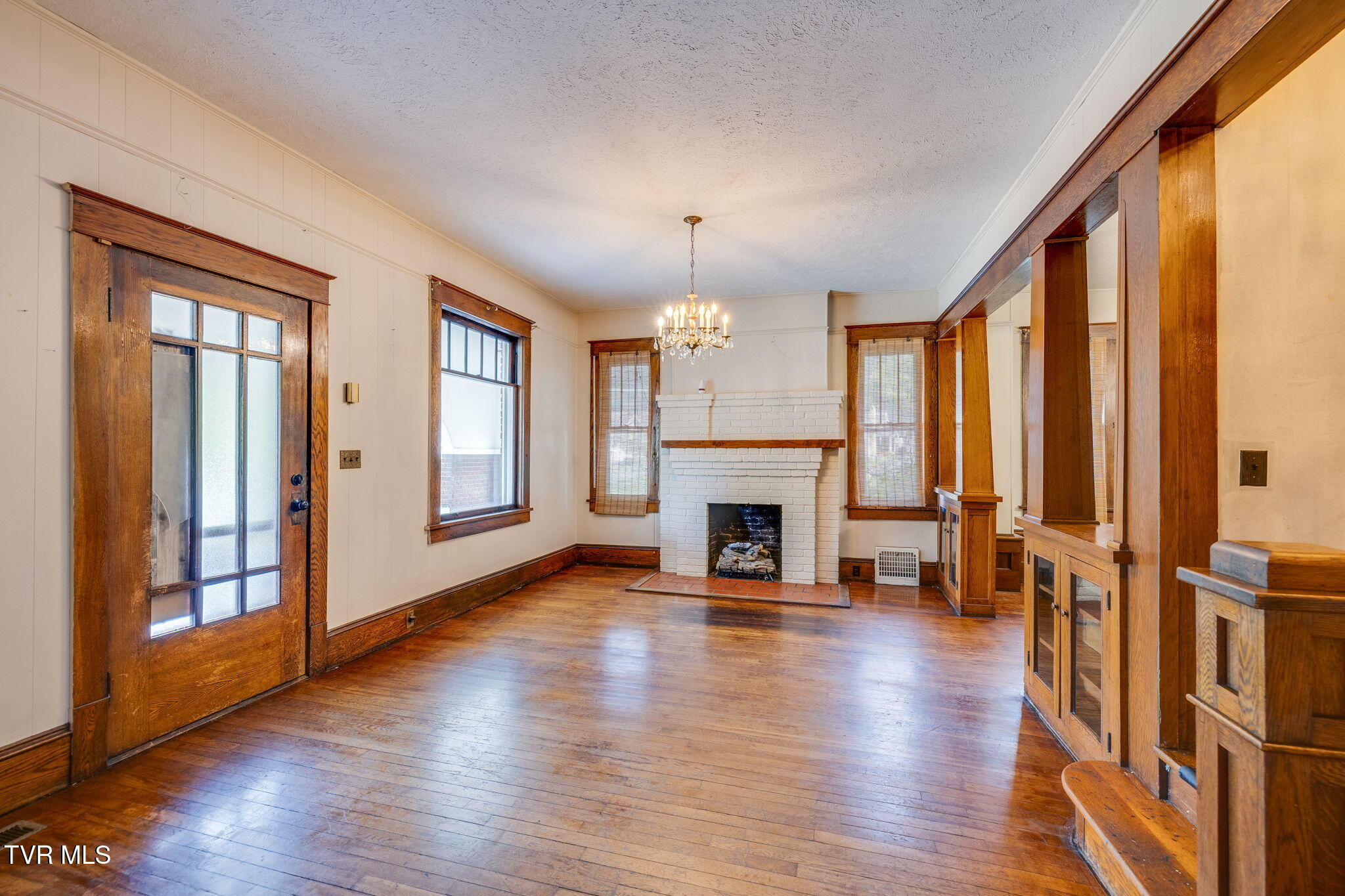 204 Clinchfield Avenue Erwin, TN 37650 - Photo 6 of 35 006