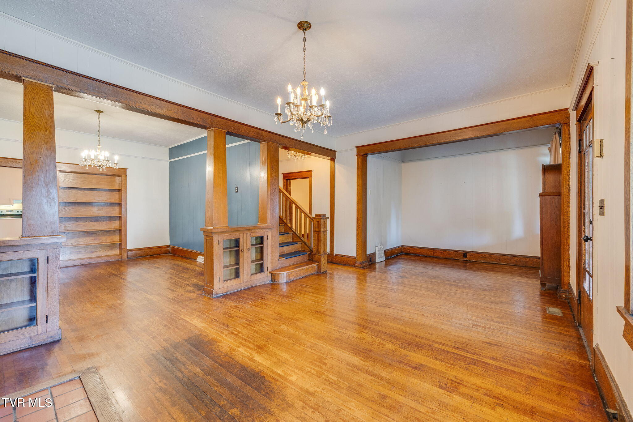 204 Clinchfield Avenue Erwin, TN 37650 - Photo 7 of 35 007