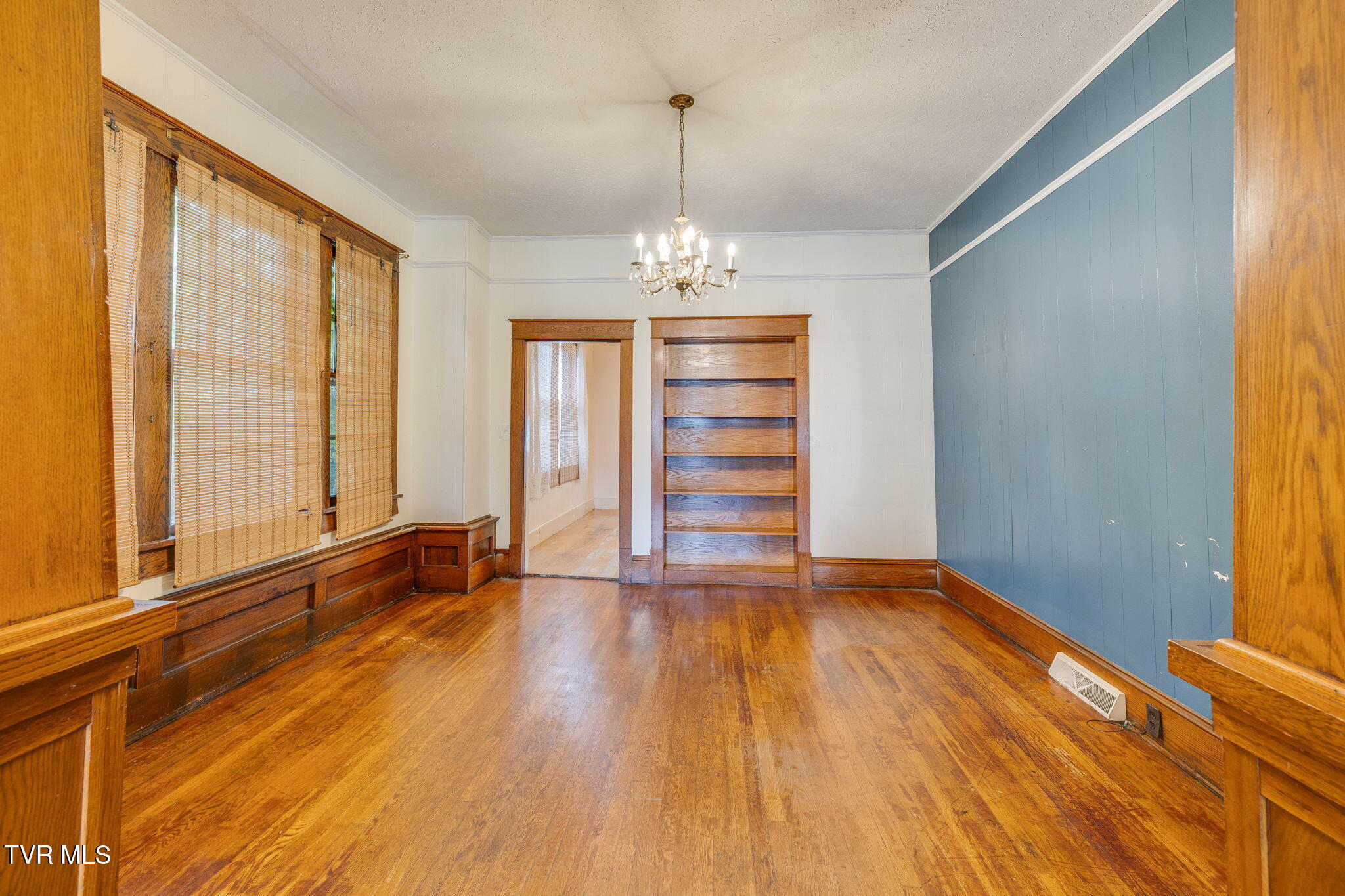 204 Clinchfield Avenue Erwin, TN 37650 - Photo 9 of 35 009