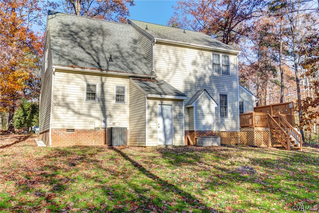 13601 Queensgate Road Midlothian, VA 23114 - Photo 38 of 39 a front view of a house with a yard