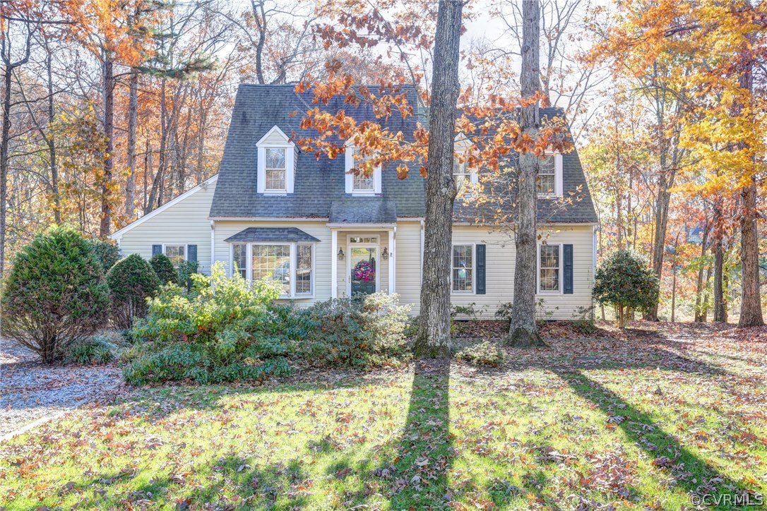 13601 Queensgate Road Midlothian, VA 23114 - Photo 4 of 39 a front view of a house with a yard