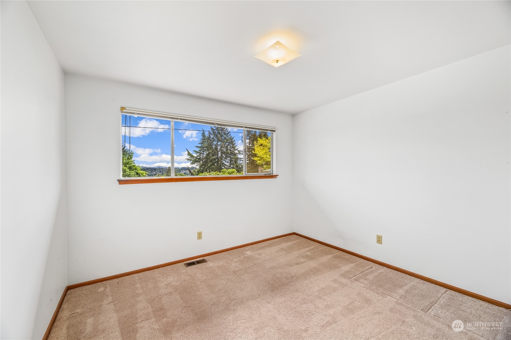 465 Stevens Avenue Northwest Renton, WA 98057 - Photo 12 of 26 Gallery Image 12