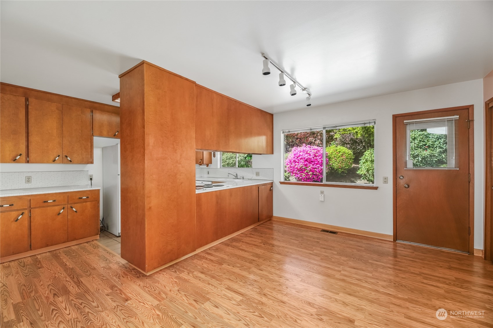 465 Stevens Avenue Northwest Renton, WA 98057 - Photo 9 of 26 Gallery Image 9
