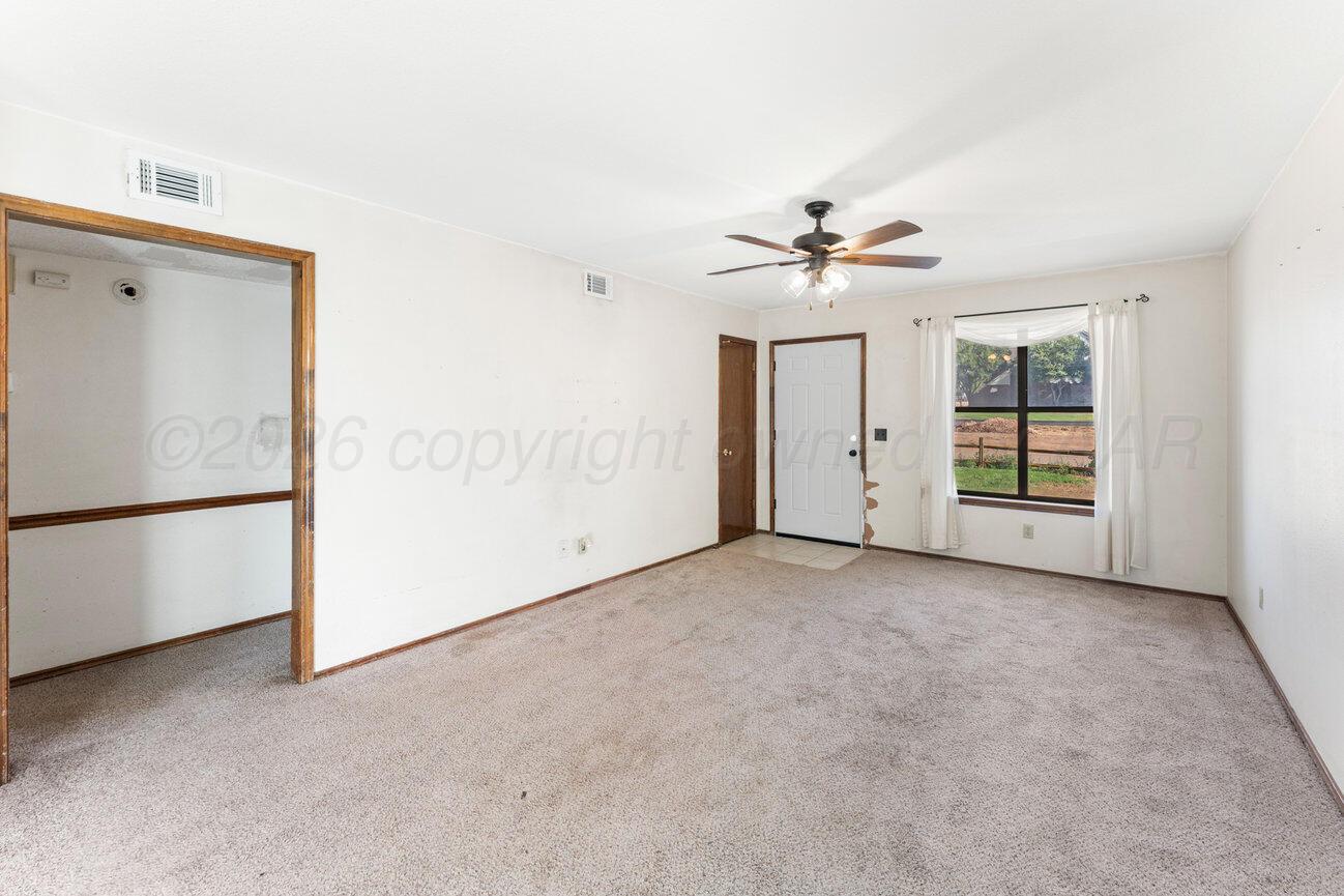 60 Hunsley Road Canyon, TX 79015 - Photo 7 of 31 Living-3